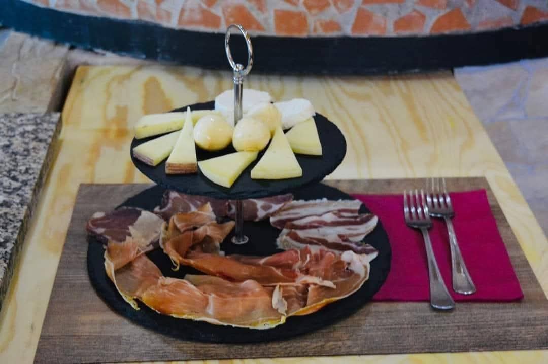 Tagliere di salumi e formaggi dell'antipasto sannita